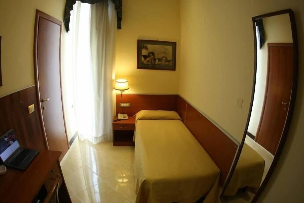 Seprai premium, selimut bulu angsa, busa memori, dan brankas