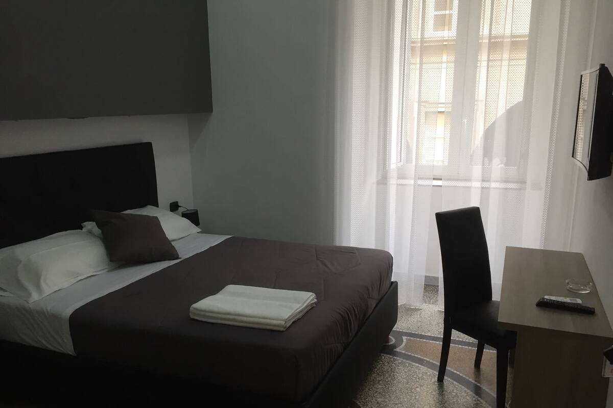Kamar Double Superior | Seprai premium, selimut bulu angsa, busa memori, dan brankas