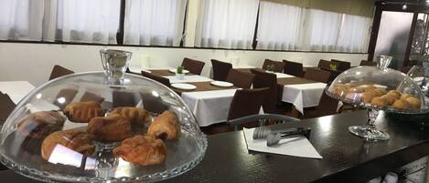 Esmorzar diari d'estil bufet (4.00 EUR per persona)