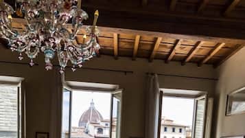 Romantische Suite, mit Bad, Stadtblick | 1 Schlafzimmer, Select-Comfort-Betten, Minibar, individuell eingerichtet