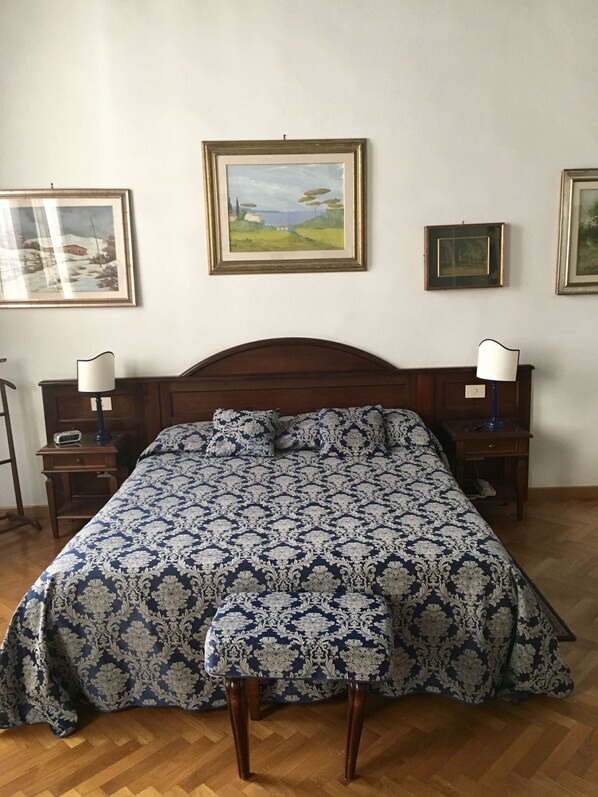 Quarto casal ou duplo superior, banheiro privativo, vista para o pátio | 1 quarto, camas Select Comfort, frigobar, individualmente mobiliados