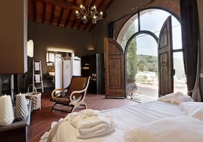 Habitación Deluxe doble, vistas al jardín | 1 dormitorio, tabla de planchar con plancha, wifi gratis y ropa de cama