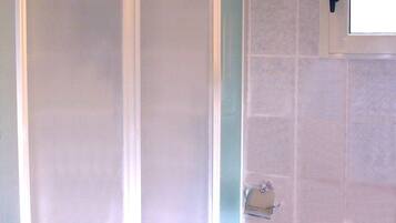 Doccia, asciugacapelli, asciugamani