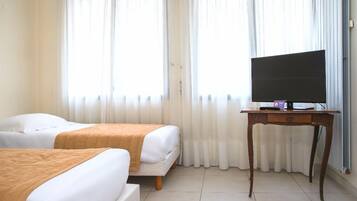 Twin Room | Pillowtop beds, desk, soundproofing, iron/ironing board