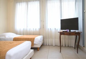 雙床房 | 舒適加層、書桌、隔音、熨斗/熨衣板