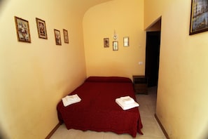 Select Comfort beds, in-room safe, desk, iron/ironing board - Hollywood Roma (Rome)