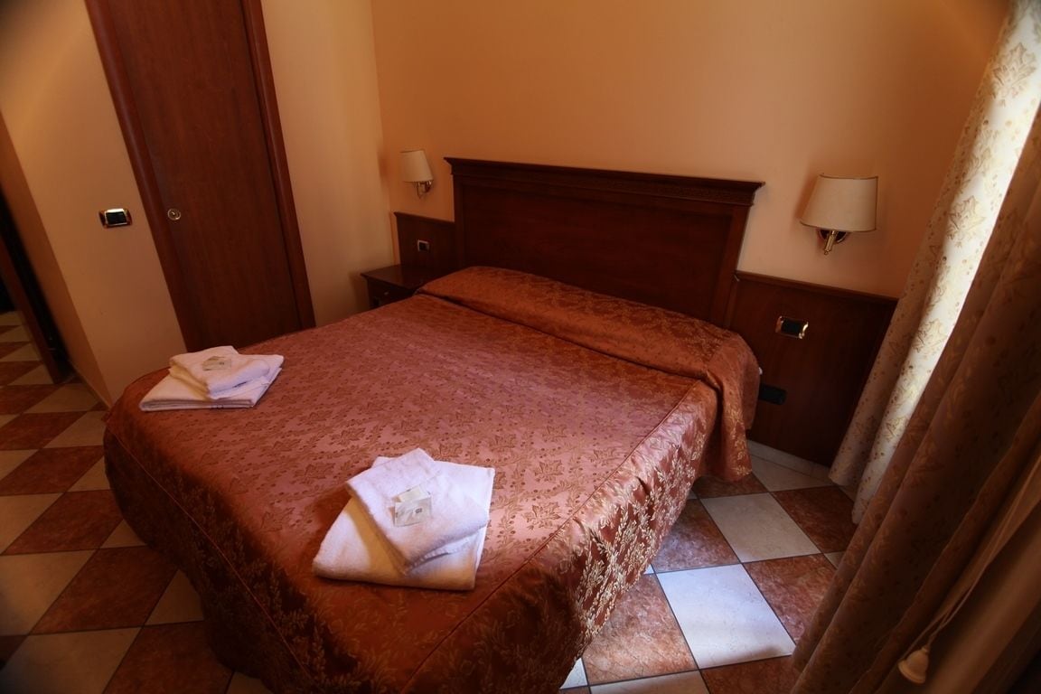 Economy Double Room, 1 Large Twin Bed | Select Comfort beds, in-room safe, desk, iron/ironing board