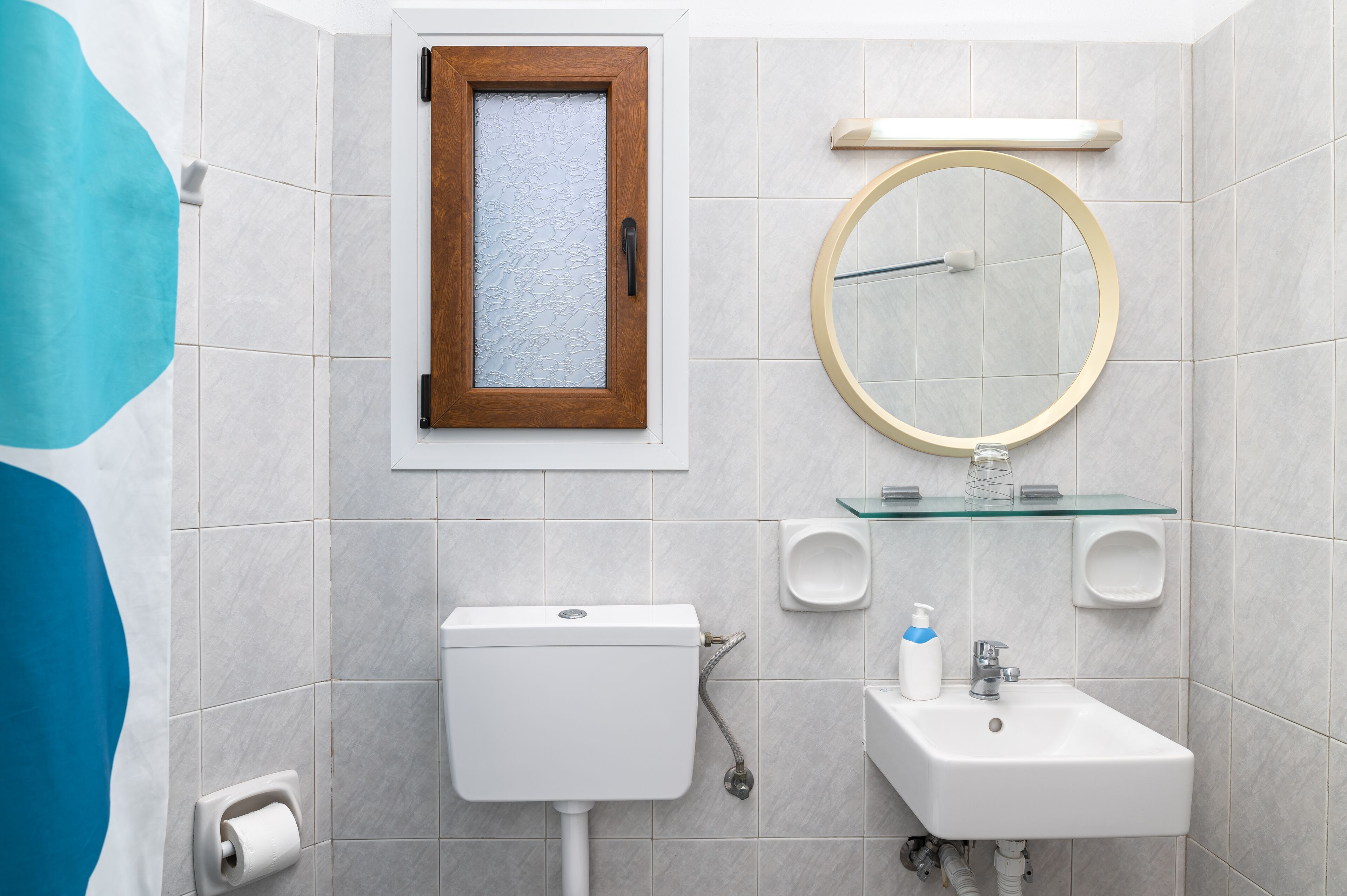 single room | bathroom | hair dryer, towels