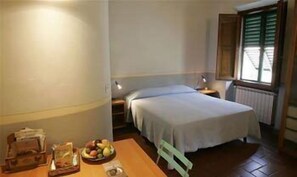 Free WiFi, bed sheets - Gianna's B&B (Florence)