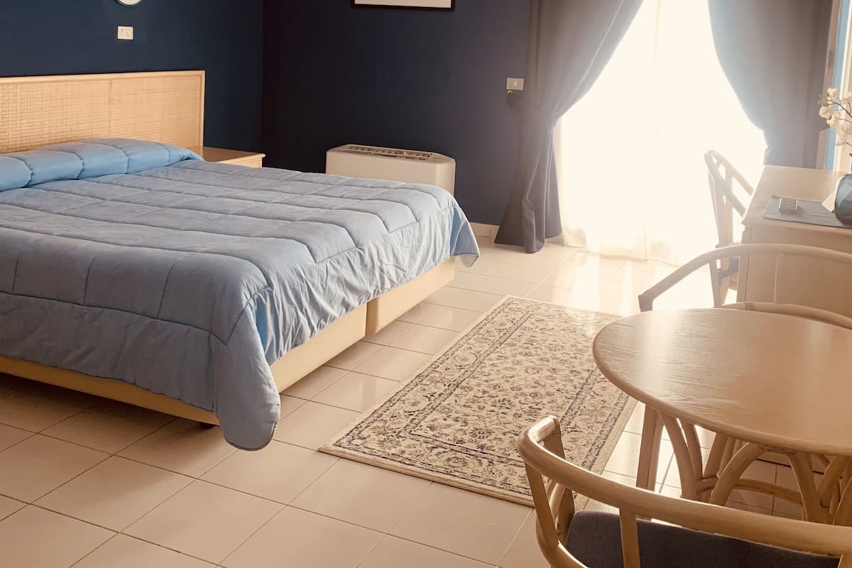 Deluxe Triple Room, Private Bathroom, Poolside
