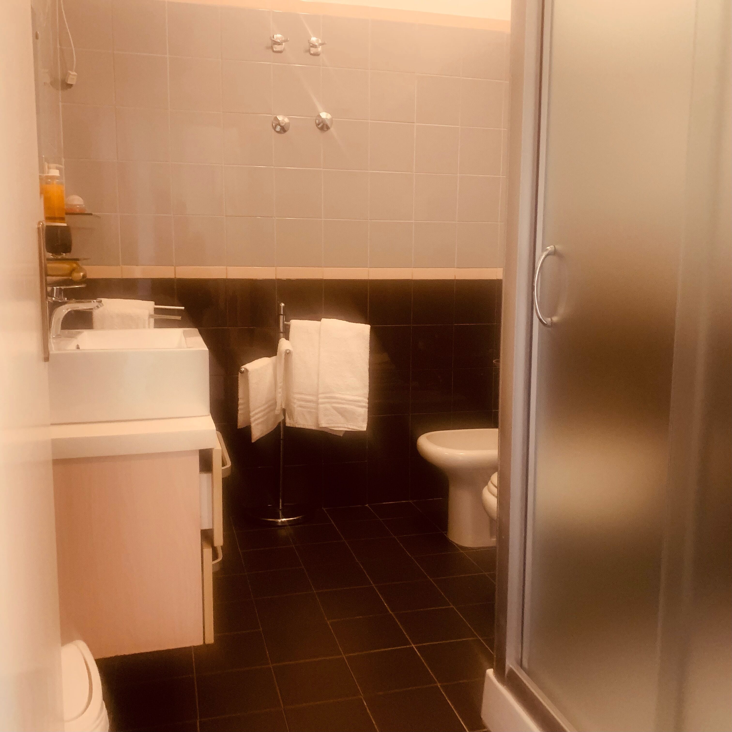 A bathroom with a bathtub, toilet, and sink.