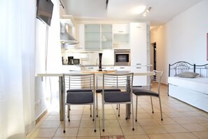 Grand-Maisonette, 3 Schlafzimmer, Balkon, Gartenblick | Zimmersafe, kostenlose Babybetten, Bettwäsche