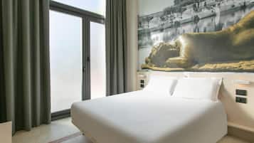 Standard Double Room | In-room safe, desk, iron/ironing board, free WiFi