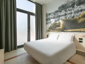 Standard Double Room | In-room safe, desk, iron/ironing board, free WiFi