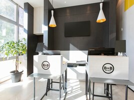 淋浴设施、大花洒淋浴喷头、吹风机、毛巾