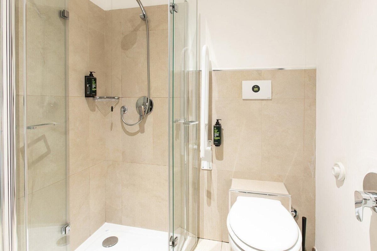 Coffres-forts dans les chambres, bureau, fer et planche à repasser