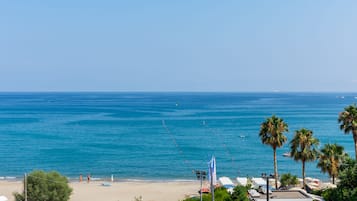 Una playa cerca