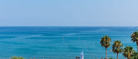 Una spiaggia nelle vicinanze