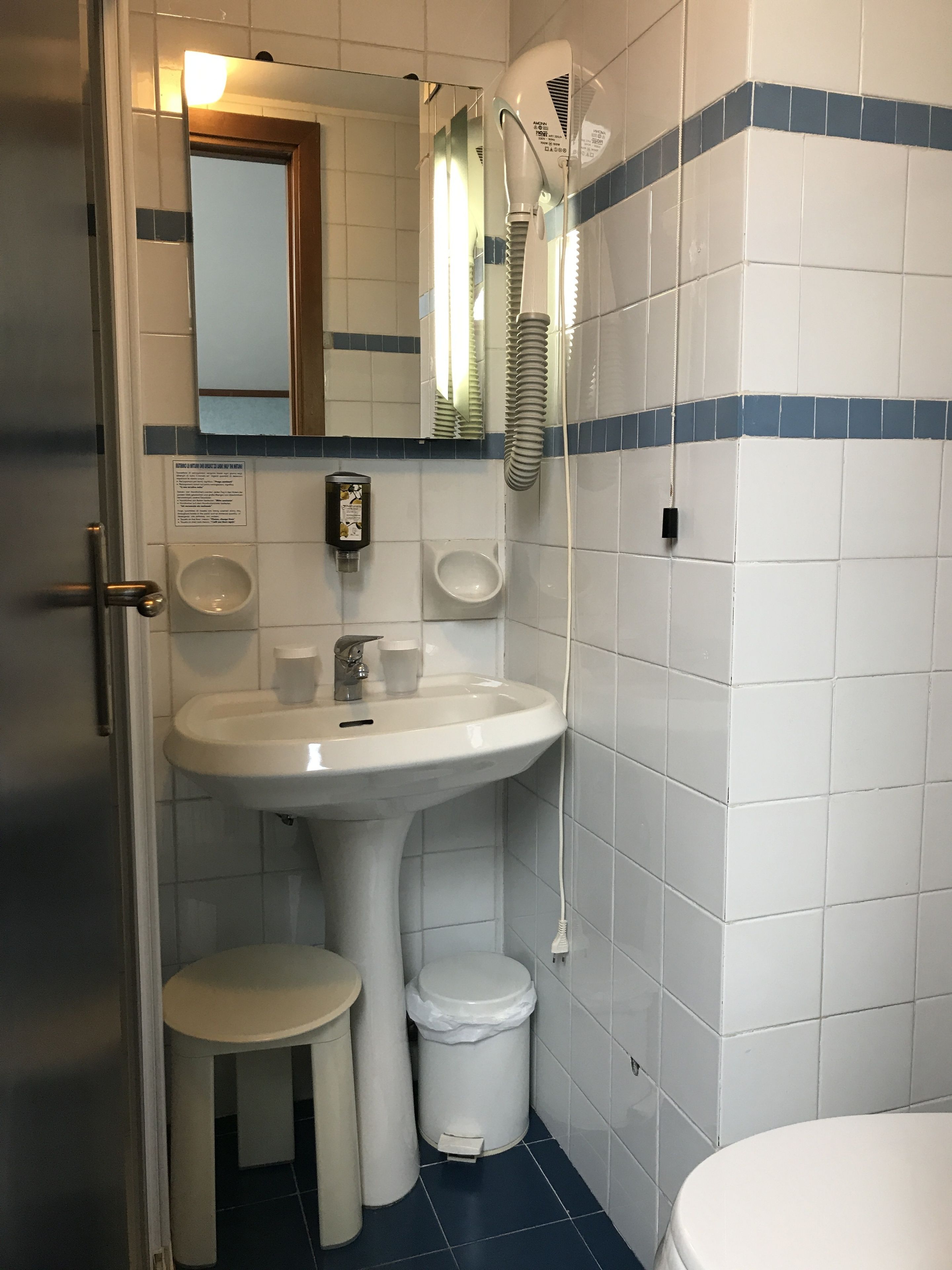 shower, rainfall showerhead, free toiletries, hair dryer