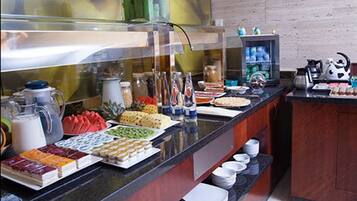 Dagelijks ontbijtbuffet (EUR 12.50 per persoon)