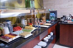 매일 뷔페 아침 식사 유료