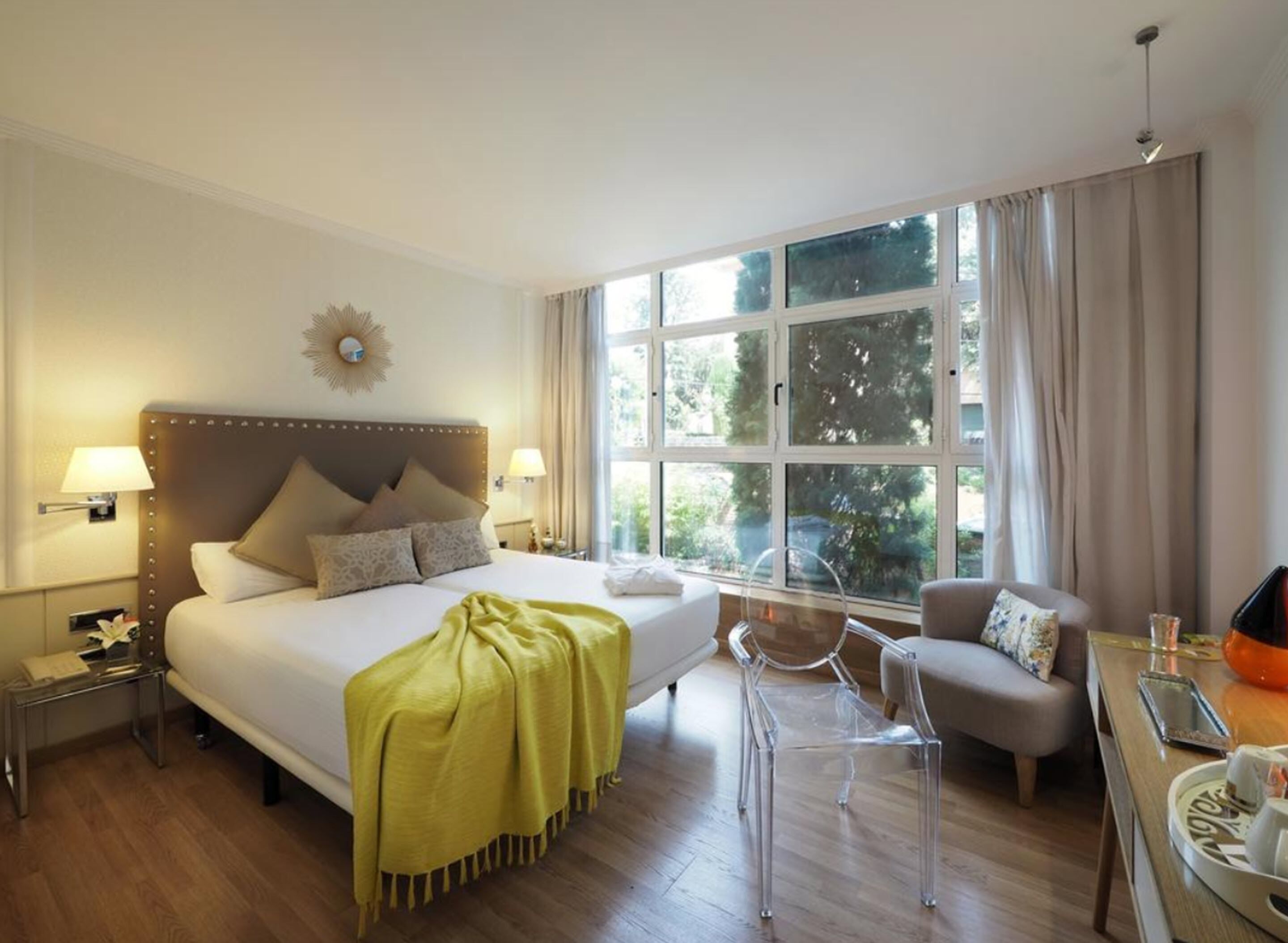 superior double room | 1 bedroom, minibar, in-room safe, desk