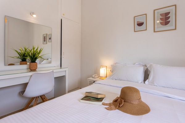 Habitación doble | Caja fuerte, escritorio, tabla de planchar con plancha y cunas gratuitas