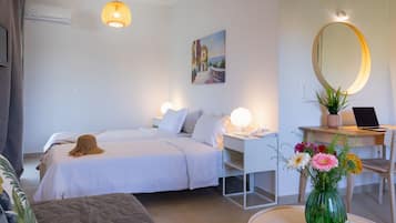 Triple Room | In-room safe, desk, iron/ironing board, free cots/infant beds