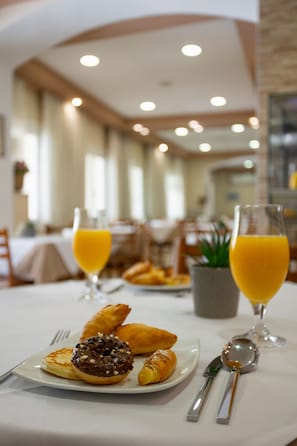 Restaurant - Hotel Bretagne (Corfu)