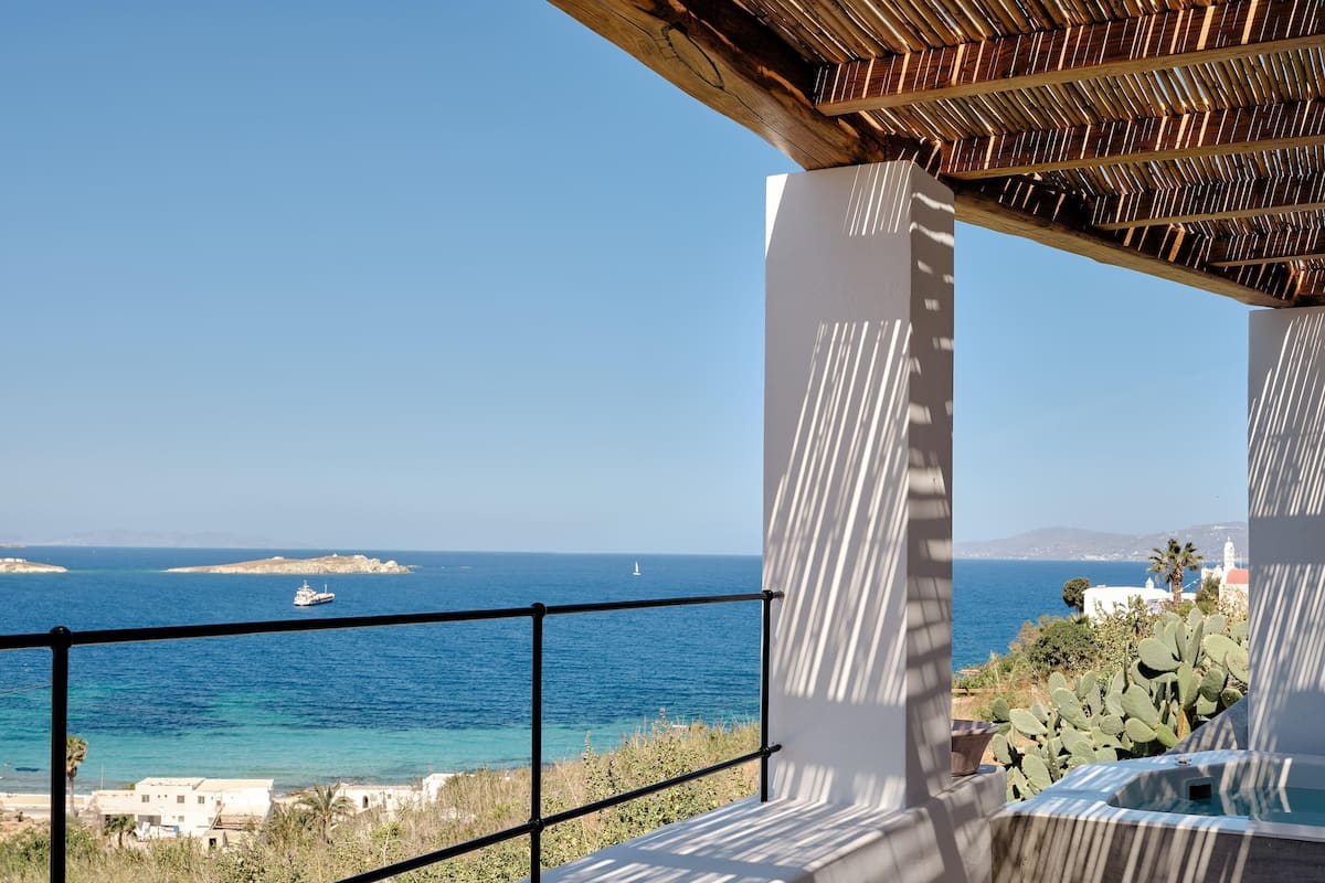 Bohemian Sunset & Sea View Suite with Heated Plunge Pool