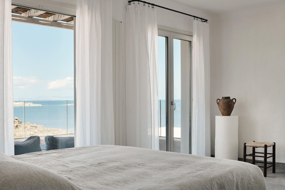 Honeymoon Sunset & Sea View Suite with Heated Plunge Pool