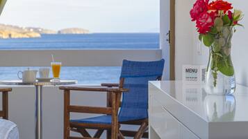 Dusch, hårtork, tofflor och handdukar