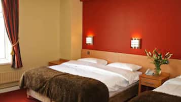 Surmatelas, coffres-forts dans les chambres, bureau, rideaux occultants