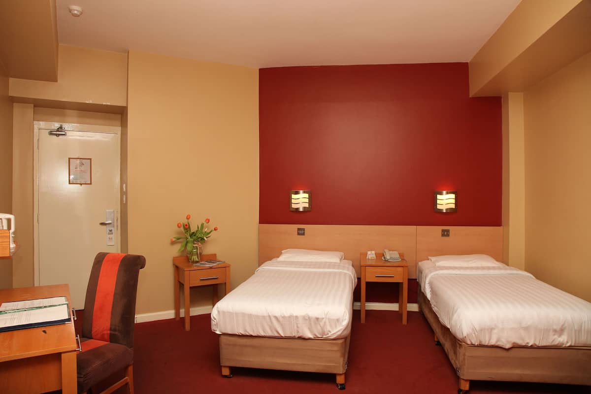 Standaard kamer, 2 eenpersoonsbedden | Pillowtop-bedden, een kluis op de kamer, een bureau
