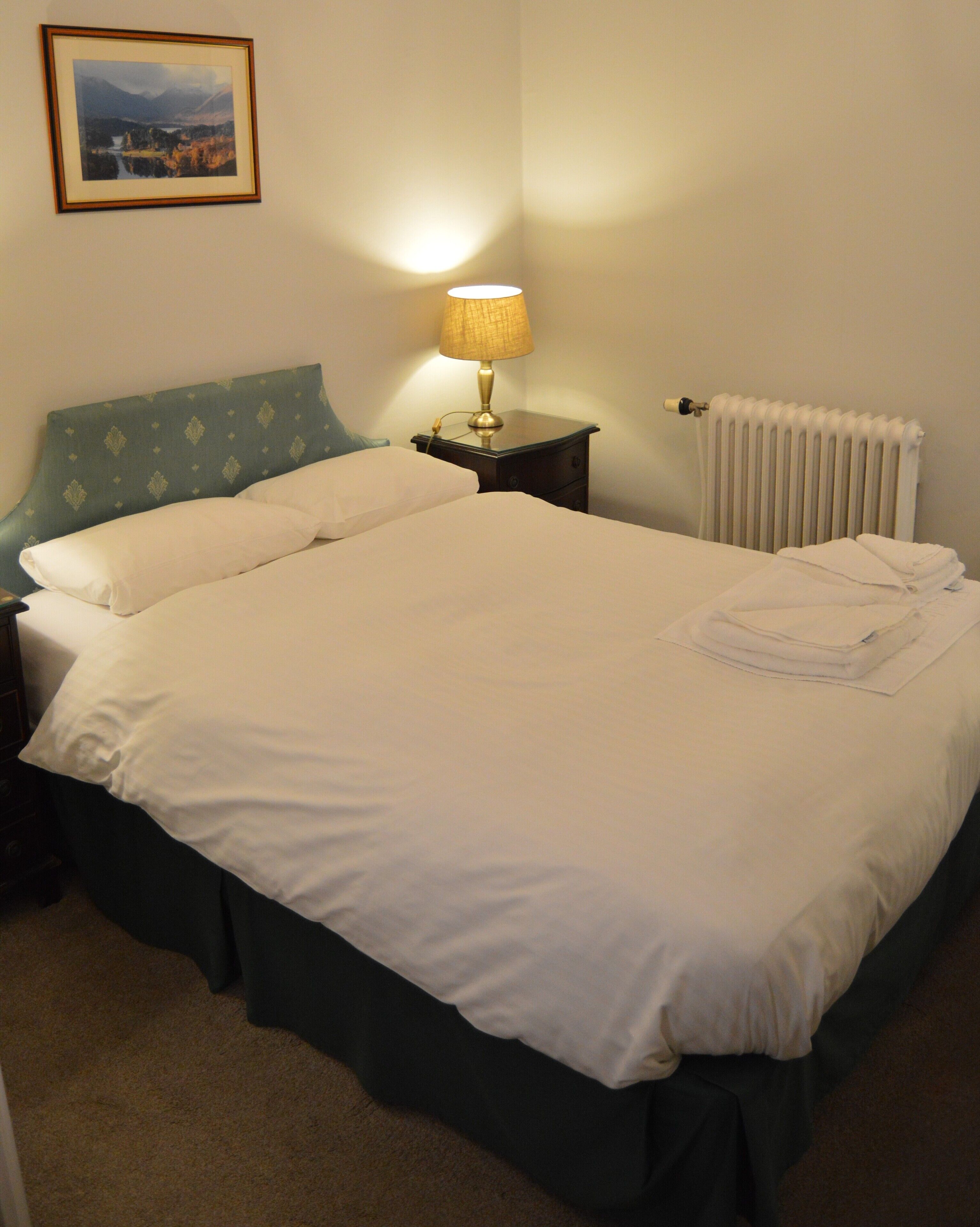 double room | premium bedding, iron/ironing board, free wifi, bed sheets