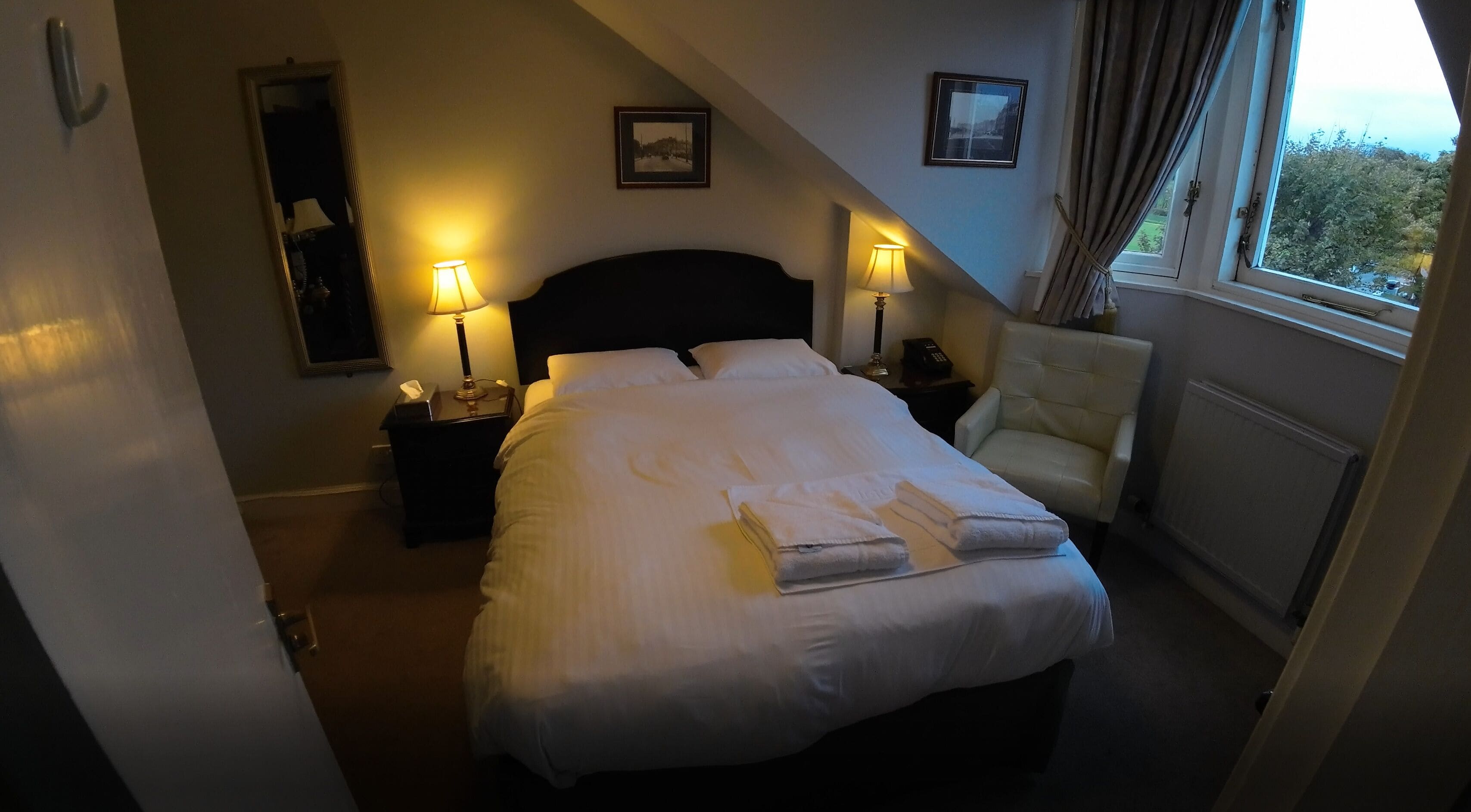 double room | premium bedding, iron/ironing board, free wifi, bed sheets