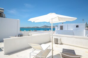 TOP FLOOR DOUBLE ROOM WITH 1 SOFA BED | Terrace/patio