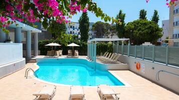Seasonal outdoor pool, pool umbrellas, sun loungers
