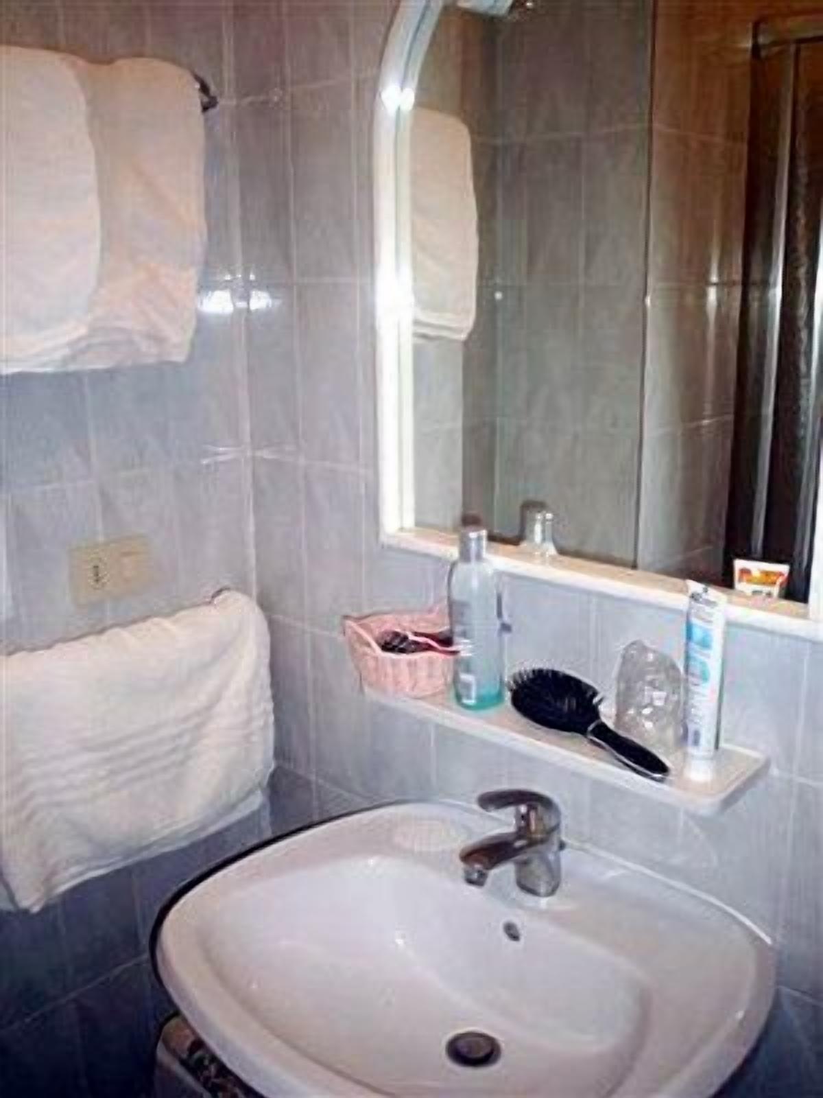 double room | bathroom sink