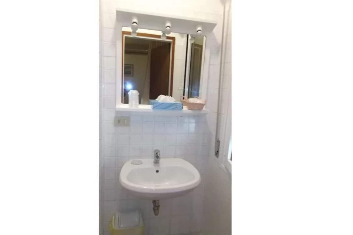 single room | bathroom | shower, rainfall showerhead, towels