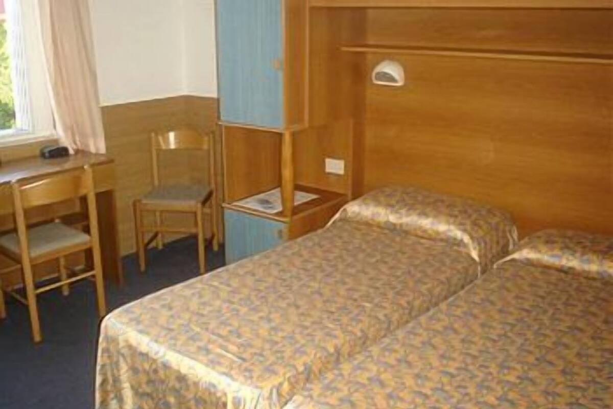 double room | in-room safe, rollaway beds, free wifi, bed sheets