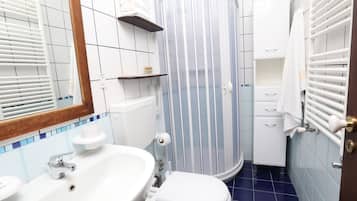 Superior Double Room | Bathroom