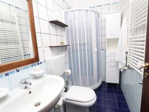 ห้องซูพีเรี  ยดับเบิล | ห้องน้ำ | ฝักบัว, ของใช้ในห้องน้ำฟรี, ไดร์เป่าผม, เสื้อคลุมอาบน้ำ