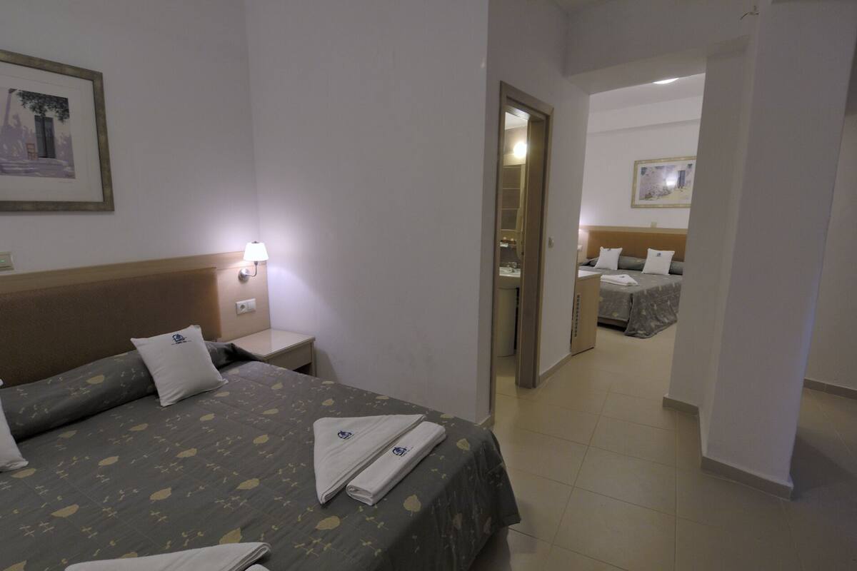 Family Room | Cribs (free), WiFi (free), bed sheets
