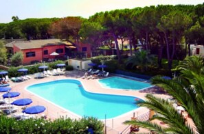 2 piscines extérieures