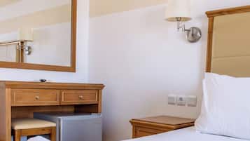 Standard Single Room | In-room safe, soundproofing, iron/ironing board, free WiFi