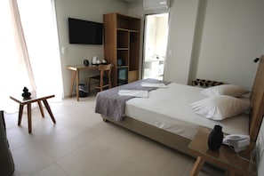 Habitación doble superior | Caja de seguridad en la habitación, escritorio y insonorización 