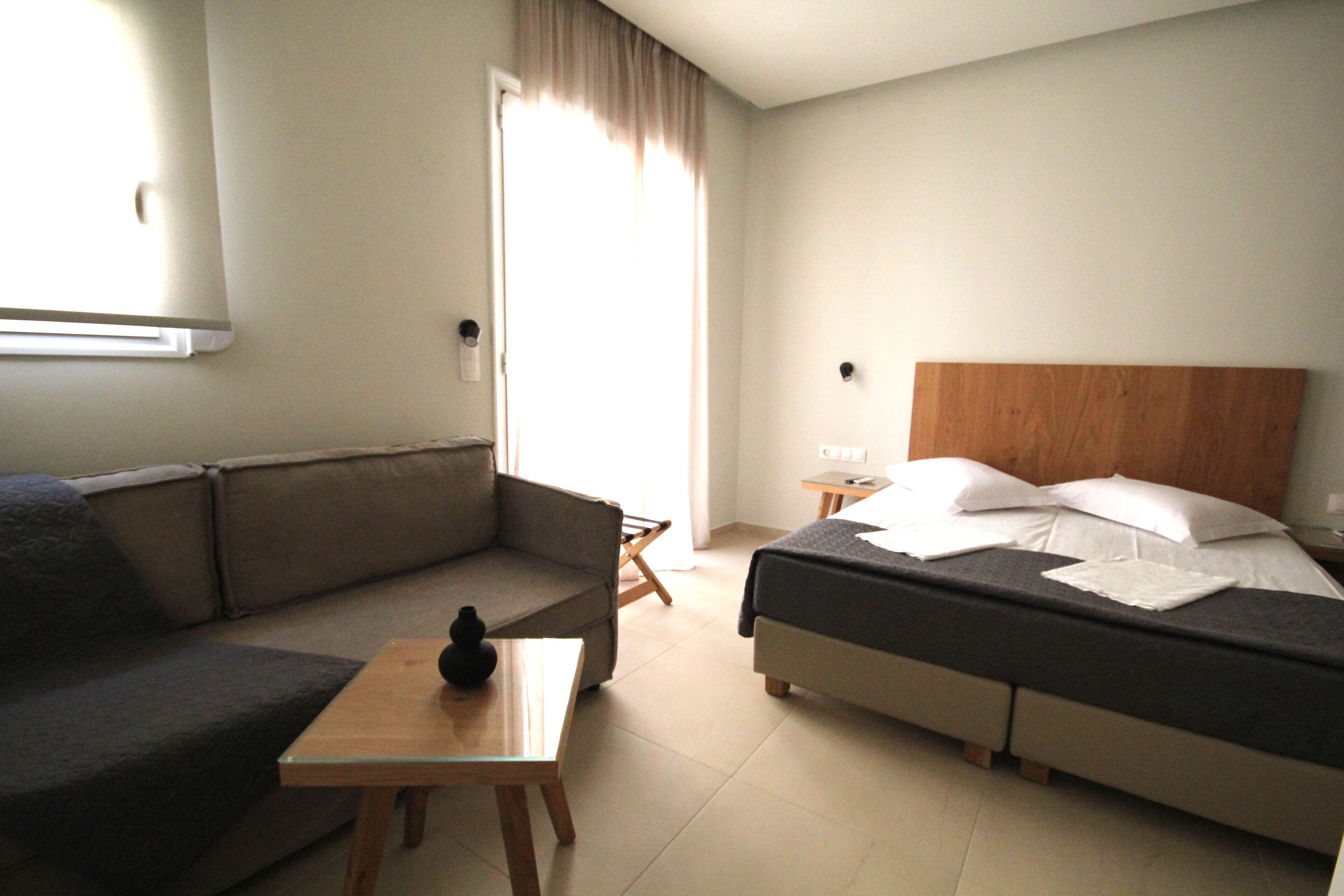 Habitación doble superior | Caja de seguridad en la habitación, escritorio y insonorización 