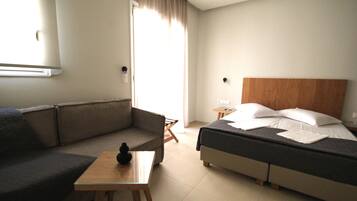 Habitación doble superior | Caja de seguridad en la habitación, escritorio y insonorización