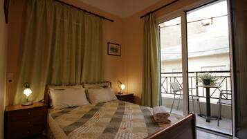 Kamar Double | Brankas, meja kerja, kedap suara, dan setrika/meja setrika